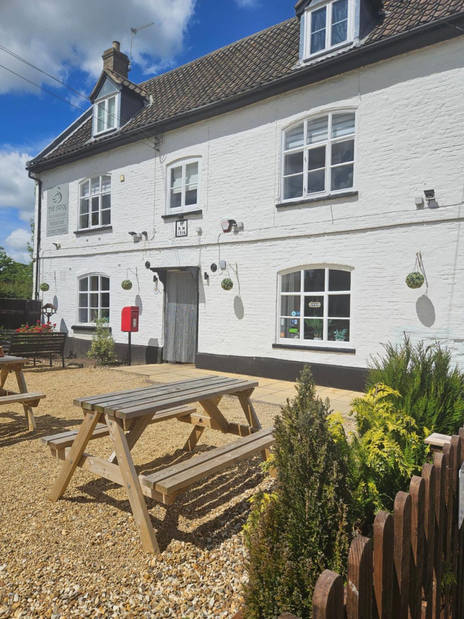 The Swan Inn Hilborough Eksteriør bilde